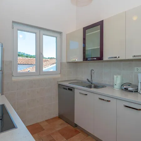아파트 Nice In Hvar With Kitchen *