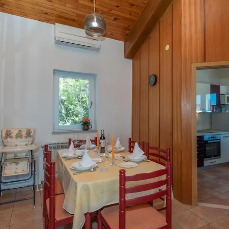 Apartman Nice In Hvar With Kitchen *
